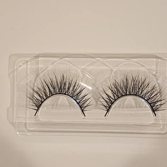 BRAND New!! Flutter Brooklyn MINK Eyelashes (Total 1 pair) - Picture 3 of 4